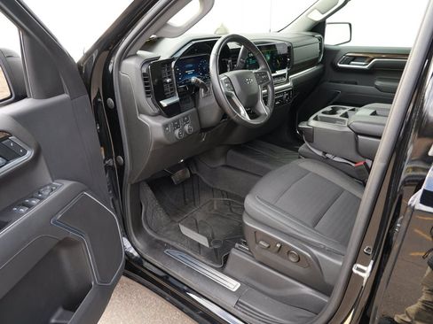 Used 2022 Chevrolet Silverado 1500 RST AWD/4WD image 13