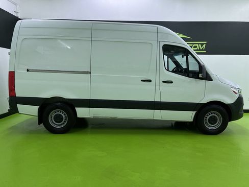 Used 2021 Mercedes-Benz Sprinter 2500 image 11