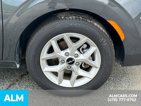 Used 2025 Kia Soul LX w/ LX Technology Package FWD image 14