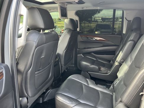 Used 2020 Cadillac Escalade ESV Luxury w/ Escalade Sport Edition AWD/4WD image 15
