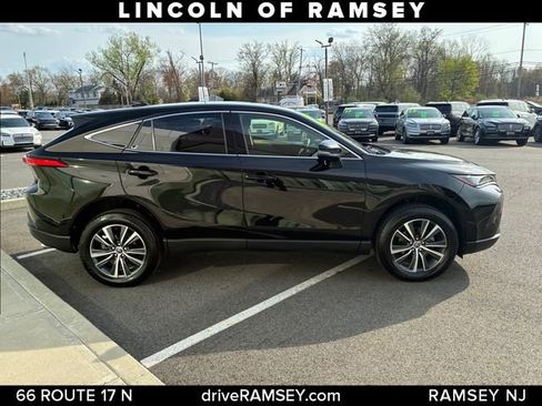 Used 2022 Toyota Venza LE AWD/4WD image 8
