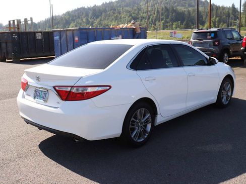 Used 2017 Toyota Camry SE FWD image 5