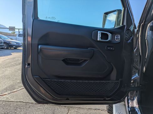 Used 2018 Jeep Wrangler Sport AWD/4WD image 14