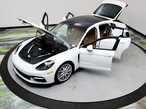 Used 2019 Porsche Panamera 4 image 37