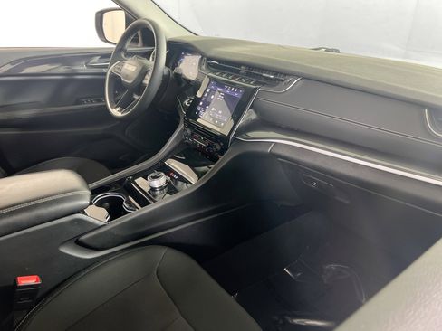 Used 2023 Jeep Grand Cherokee Laredo image 26