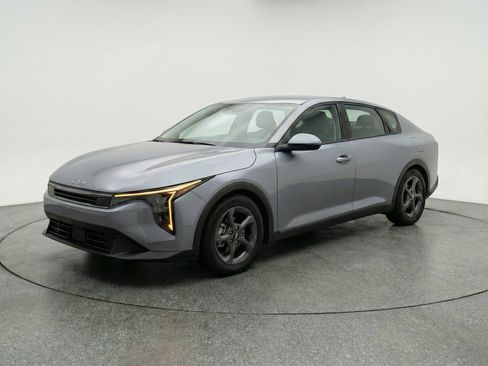 Used 2025 Kia K4 LXS image 3