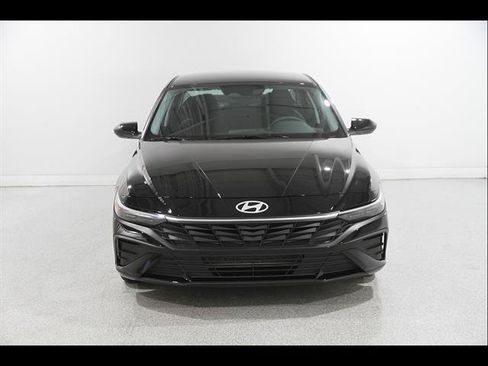 Certified 2024 Hyundai Elantra SEL FWD image 2