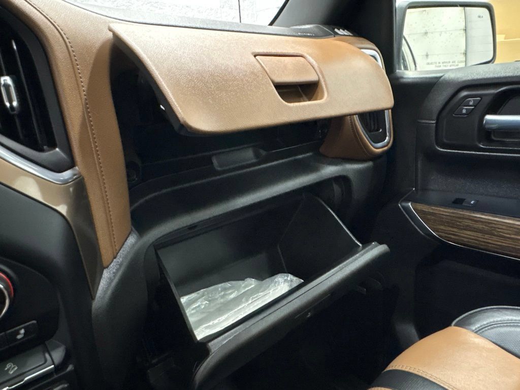 Used 2021 Chevrolet Silverado 1500 High Country w/ Technology Package AWD/4WD image 27