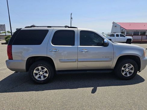 Used 2007 GMC Yukon SLT w/ SLT Preferred Equipment Group image 6