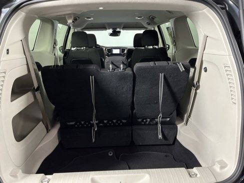 Used 2023 Chrysler Voyager LX FWD image 42
