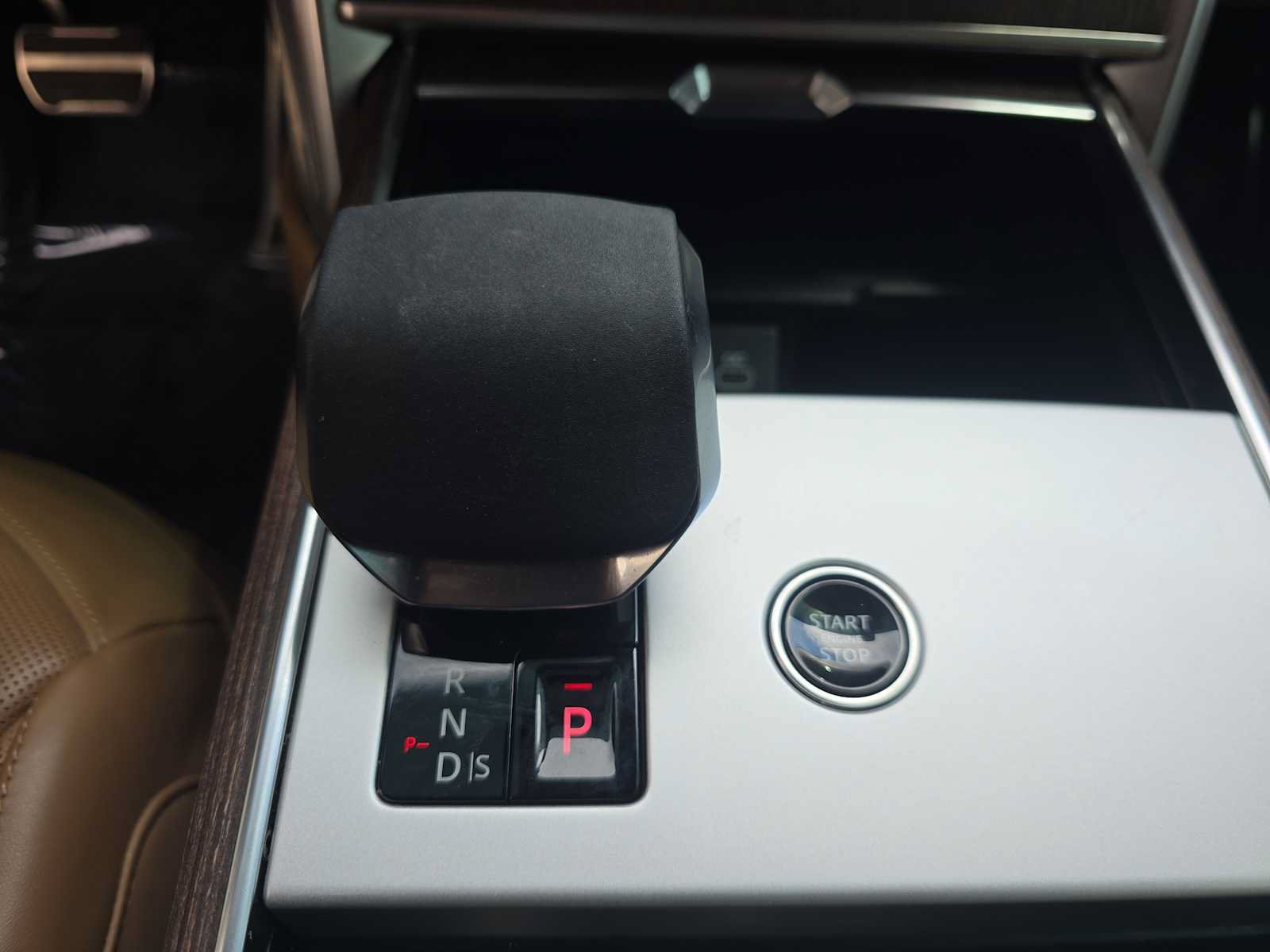 Used 2025 Land Rover Range Rover SE AWD/4WD image 17