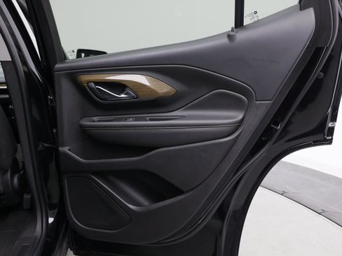 Used 2018 GMC Terrain SLE w/ Driver Convenience Package FWD image 32