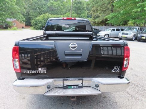 Used 2011 Nissan Frontier SV w/ SV Premium Utility Pkg AWD/4WD image 7