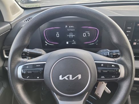 Used 2025 Kia Sportage LX image 27