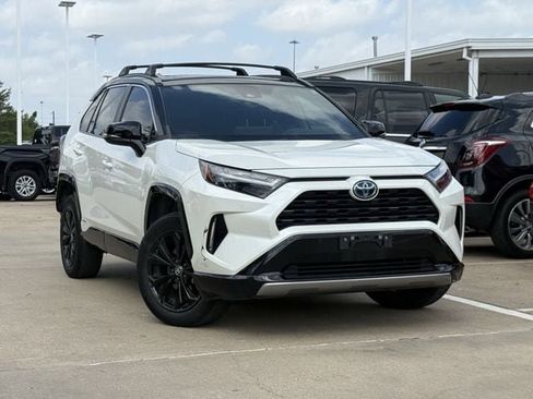 Used 2022 Toyota RAV4 XSE AWD/4WD image 2