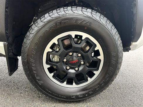 Used 2024 Toyota Tacoma TRD Off-Road image 9