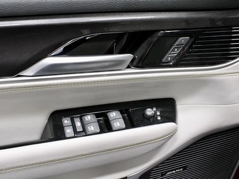 Used 2024 Jeep Wagoneer 4WD w/ Premium Group I image 24