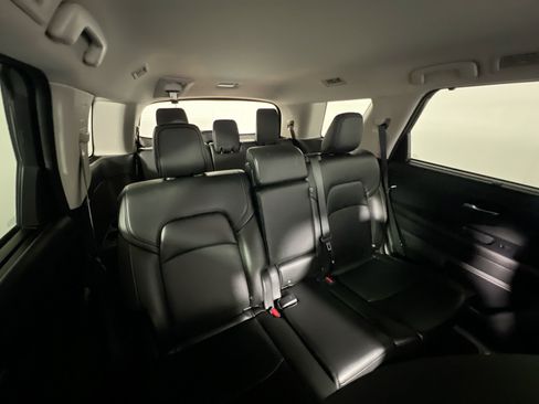 Used 2025 Nissan Pathfinder SL FWD image 32