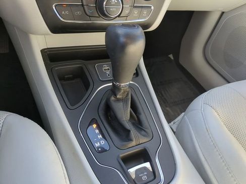 Used 2021 Jeep Cherokee Latitude Lux w/ Comfort/Convenience Group image 28