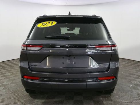 Used 2023 Jeep Grand Cherokee Altitude AWD/4WD image 9