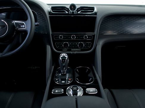 Certified 2025 Bentley Bentayga image 32