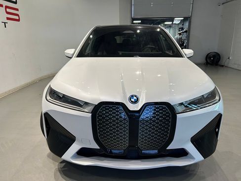 Used 2025 BMW iX xDrive50 w/ Sport Package AWD/4WD image 11