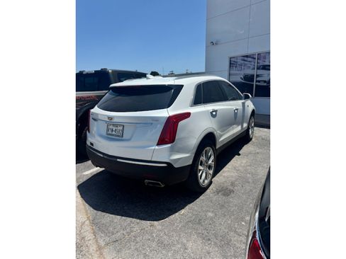 Used 2019 Cadillac XT5 Luxury w/ LPO, Radiant Package FWD image 3
