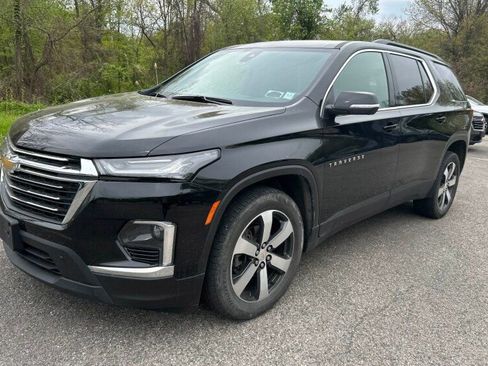 Used 2023 Chevrolet Traverse LT w/ LT Premium Package AWD/4WD image 2