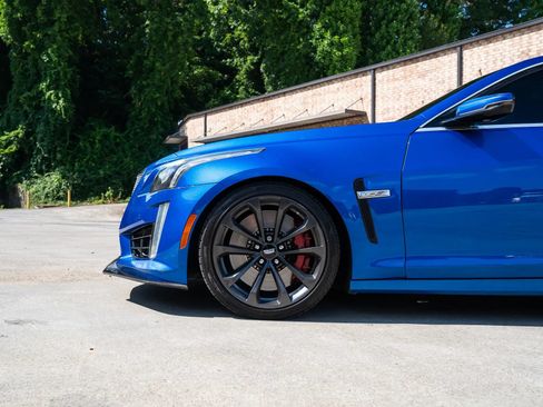 Used 2018 Cadillac CTS V w/ Luxury Package RWD image 4