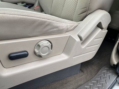 Used 2010 Ford F150 XLT image 11