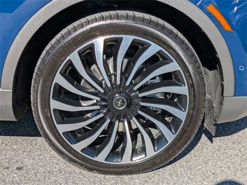 Used 2019 Lincoln Nautilus Black Label image 11