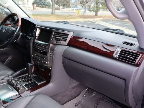 Used 2010 Lexus LX 570 4WD image 18