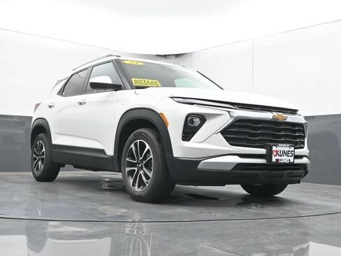 Used 2024 Chevrolet TrailBlazer LT FWD image 25