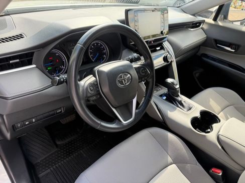 Used 2021 Toyota Venza LE AWD/4WD image 14