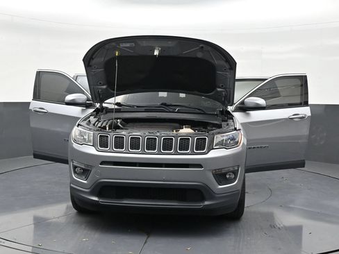 Used 2018 Jeep Compass Latitude w/ Popular Equipment Group AWD/4WD image 33