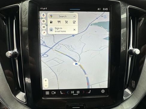 Used 2025 Volvo XC60 B5 Plus image 23