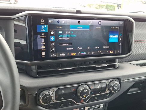 Used 2025 Jeep Wrangler Unlimited Rubicon image 16