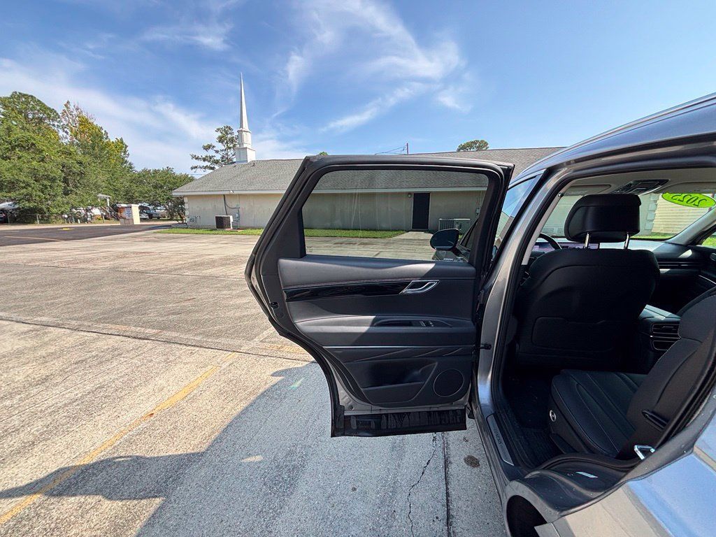 Used 2025 Genesis GV80 2.5T Standard AWD/4WD image 16