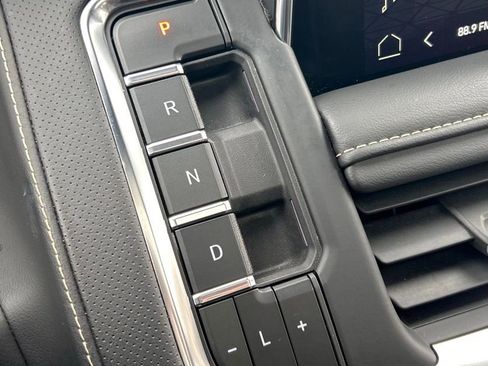 Certified 2023 GMC Yukon XL SLT w/ SLT Luxury Package image 39