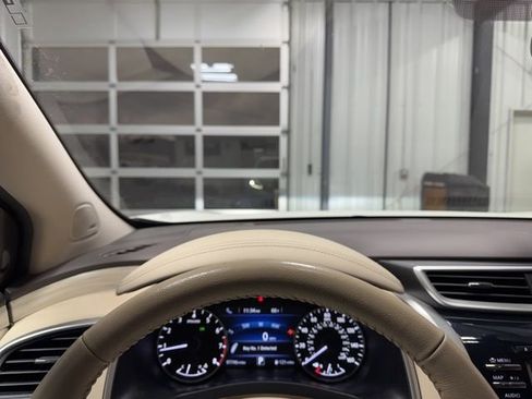 Used 2017 Nissan Murano Platinum w/ Platinum Technology Package image 8