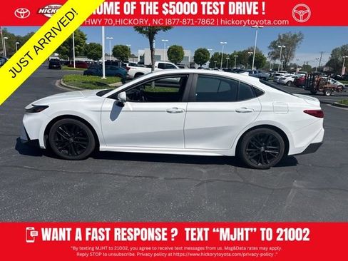 Used 2025 Toyota Camry SE image 6