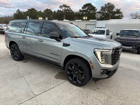 Used 2026 GMC Yukon XL Denali w/ Denali Reserve Package image 10