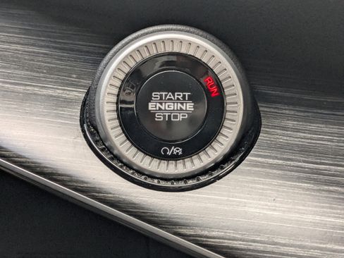 Certified 2024 Jeep Wagoneer L Series II w/ Flexible Seating Group image 26