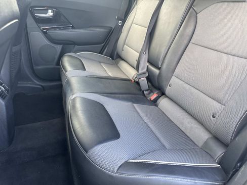 Used 2022 Kia Niro EX image 23