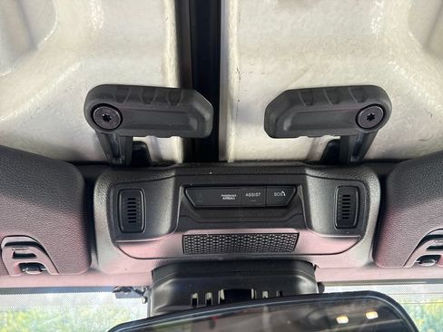 Used 2025 Jeep Wrangler Unlimited Rubicon AWD/4WD image 28