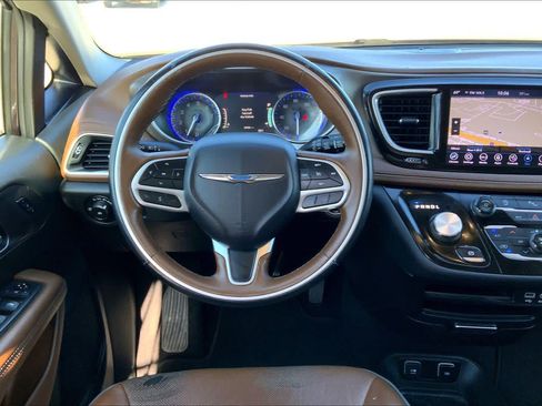 Used 2019 Chrysler Pacifica Limited FWD image 7
