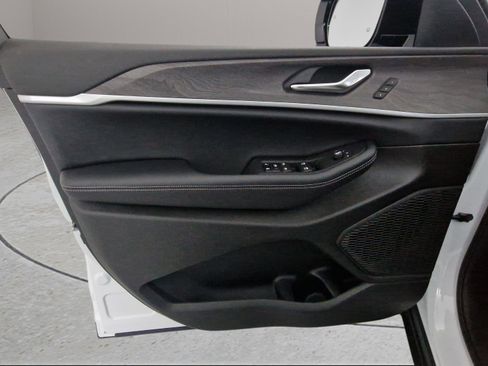 New 2025 Jeep Grand Cherokee L Limited image 12