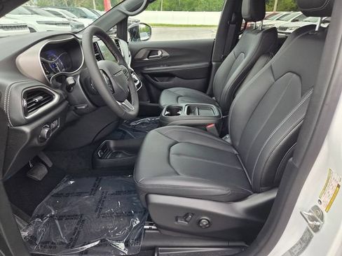 New 2027 Chrysler Pacifica Select w/ Family Tech Group FWD image 3