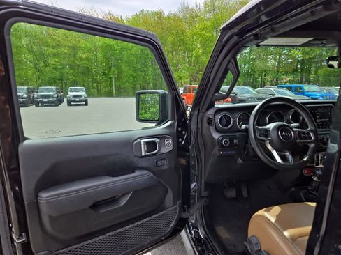 Used 2023 Jeep Wrangler Unlimited Rubicon 4xe w/ Steel Bumper Group AWD/4WD image 13