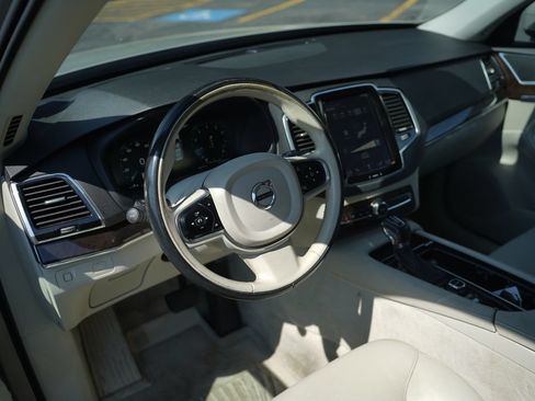 Used 2016 Volvo XC90 T6 Momentum w/ Momentum Plus Package AWD/4WD image 9